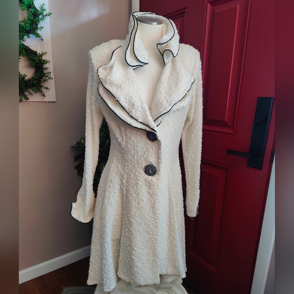 Design Today's Elegant White Black Rimmed Whimsical Coat Women's Size M - Picture 8 of 11